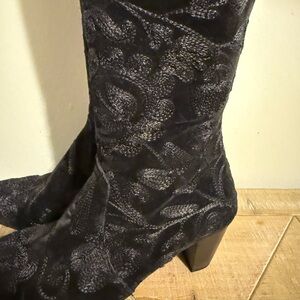 Vintage Artemis Velvet Floral Embroidered Boho Boot